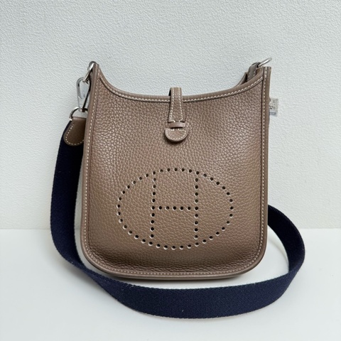 愛馬仕/Hermes evelyne 16伊芙琳斜挎包 大象灰銀扣  Z刻