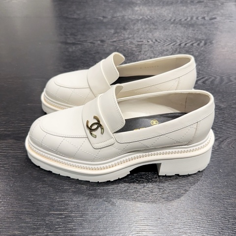 Chanel香奈兒白色菱格紋Logo厚底樂福鞋，女款，36.5碼，附件：防塵袋