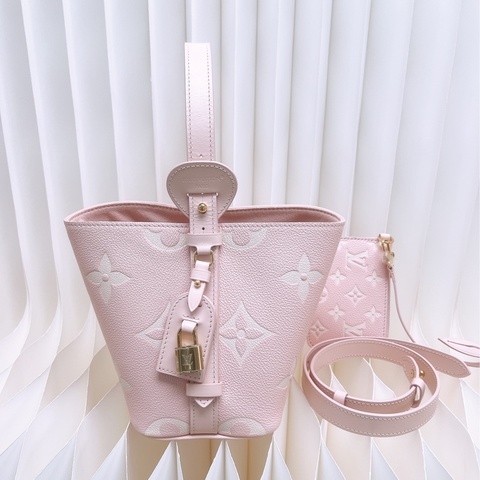 Lv all in bb 粉色草莓牛奶