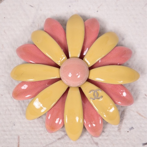 Chanel 17年古巴系列粉橘珐琅花朵胸针