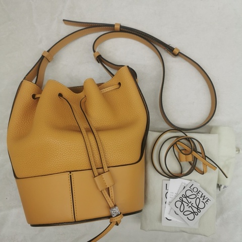 Loewe 羅意威  水桶包棕色