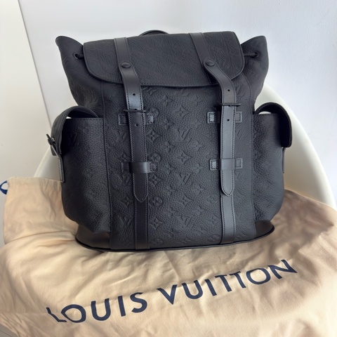 LV黑色全皮壓紋Christopher MM雙肩後背包M55699
