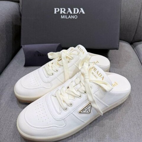 💎Han's house精品服飾💎Prada 小羊皮 半拖 鞋 義大利製  原價37000