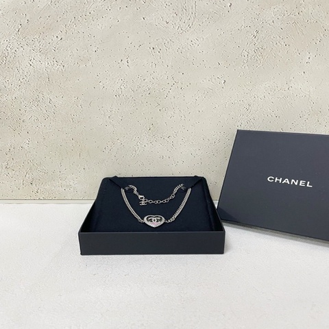 Chanel cc heart chocker