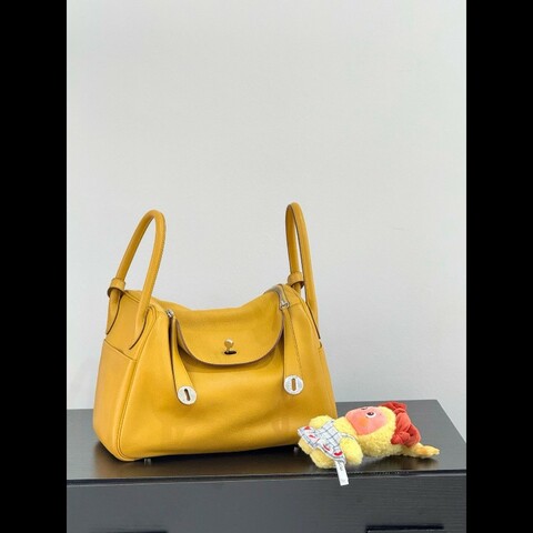Hermes Lindy30 
琥珀黄银m銀扣 Evercolor 皮