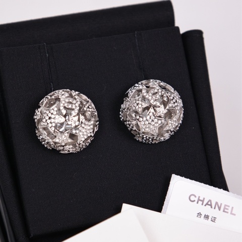 Chanel 25A银色圆球形五角星镂空cc满钻耳钉