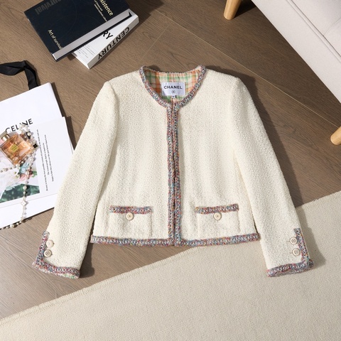 Chanel米白彩邊Tweed外套