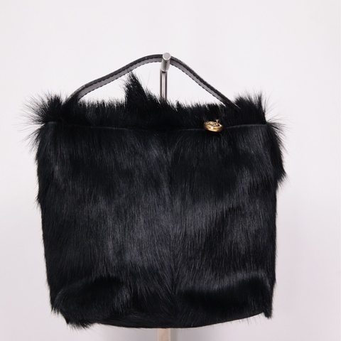 Fendi 黑色毛毛皮草金标手提包