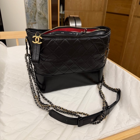 Chanel 中號流浪包