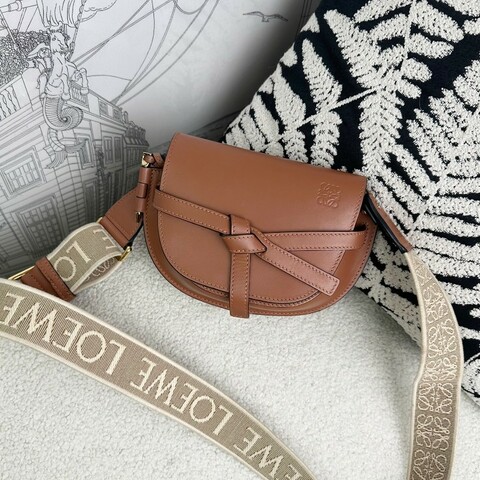 Loewe 新款Gate mini 焦糖色金棕寬肩帶馬鞍包