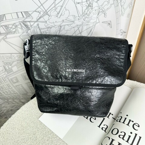 Balenciaga Explorer黑銀油蠟牛皮 斜背包