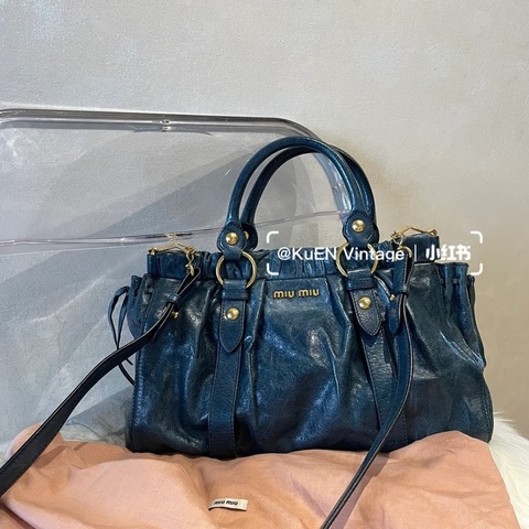 Miu Miu • 經典海軍藍油臘皮機車包 🈶原廠背帶