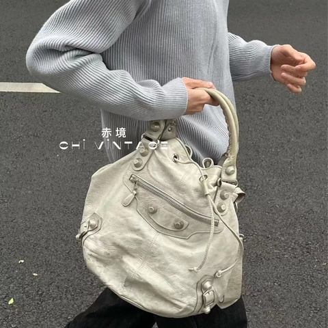 Balenciaga • 經典City白色油臘牛皮機車水桶包 🈶原廠背帶