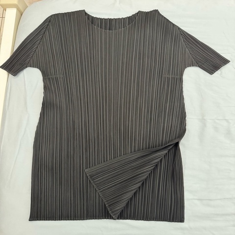 Pleats Please黑色長版上衣