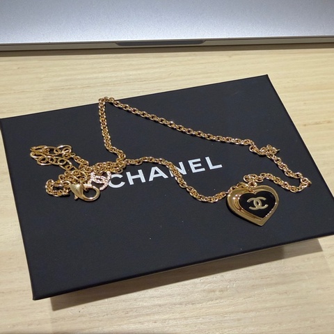 Chanel 2026新款立體愛心logo墜鍊