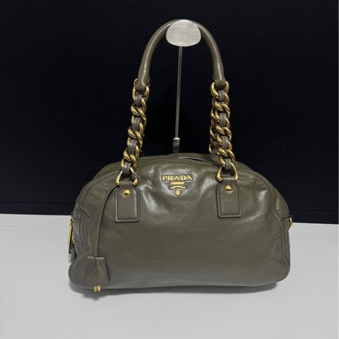 Prada • 重工灰金油臘皮鏈條波士頓包