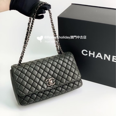 Chanel • 炫彩黑墨綠泡芙牛皮銀釦Cf機場包
