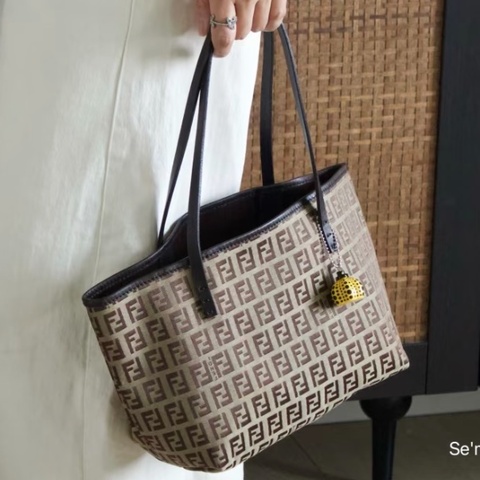 Fendi • 經典帆布老花Neverfull 🈶原廠子袋