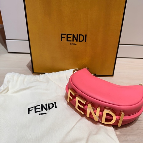 FENDI -FENDIGRAPHY SMALL LEATHER BAG半月包