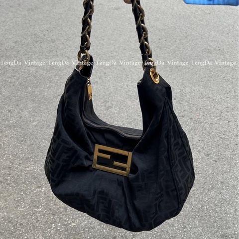 Fendi • 經典黑色老花暗紋金釦鏈條包