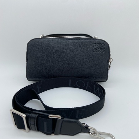 99新羅意威Loewe黑色男士相機包斜挎包，24年尺寸18cm*8.5cm*13cm。
