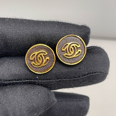 Chanel • 經典雙c拼皮耳環