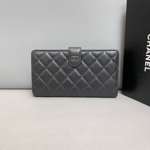 Chanel • 經典深灰色銀釦羊皮翻蓋長夾 🈶原廠盒裝