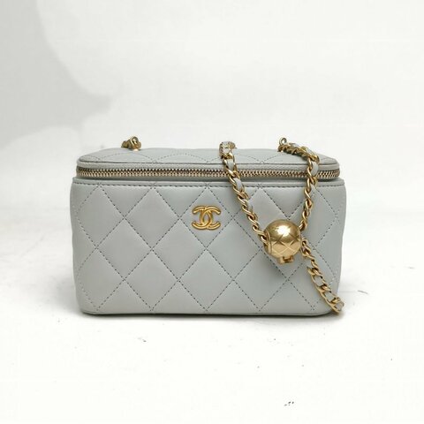 CHANEL 23S長盒子化妝包灰色羊皮金扣金球調節扣肩背包