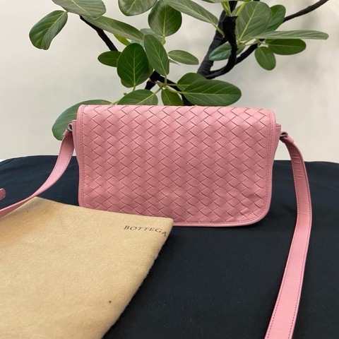 Bottega Veneta • 經典編織羊皮櫻花粉郵差包 🈶原廠塵袋