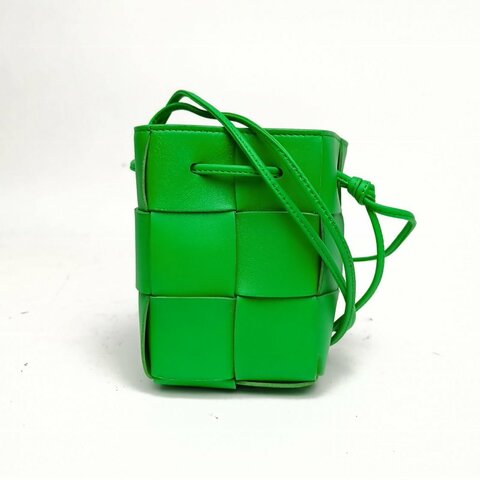 BOTTEGA VENETA 綠色牛皮CASSETTE編織小水桶斜挎包肩背包