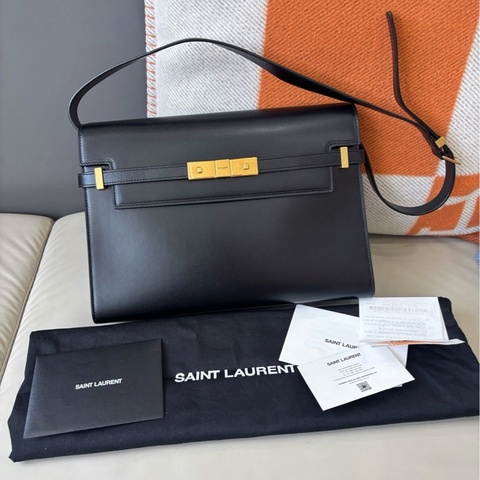 【近新閒置品】YSL 黑金曼哈頓單肩斜背包 成色很好98🆕 無顯眼瑕疵 輕微使用痕跡，皮面狀態很好，內里乾淨，有塵袋 21年票
