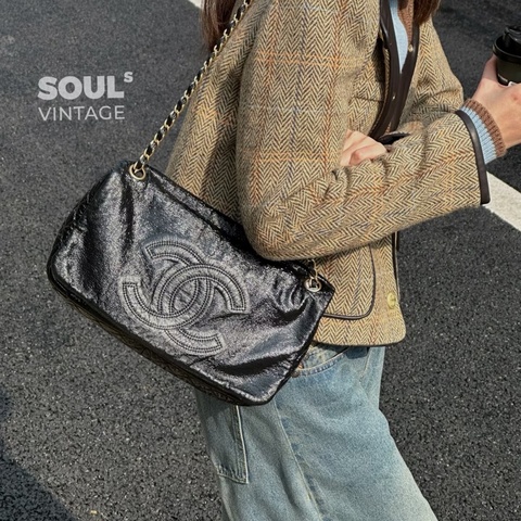 Chanel • 經典大Logo油臘牛皮鏈條機場包