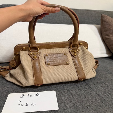 路易威登 Louis Vuitton 的限量版復古包款 #手提包 #限量LV #復古包款 #帆布包  名為 Louis Vuitton Toile Trianon Sac de Nuit。