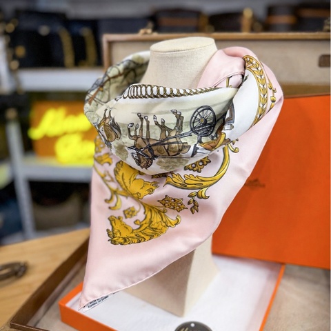 上架中🔑Hermès La Promenade de Longchamps 粉色絲巾