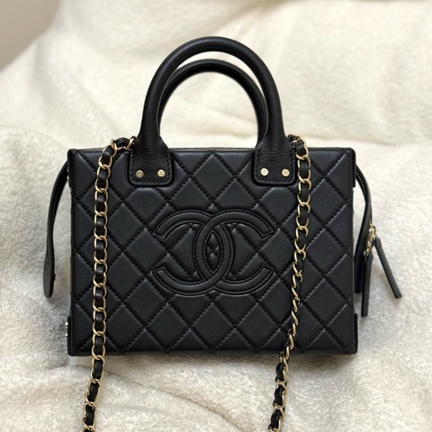 Chanel 22B 黑金復古盒子包 ✨最新晶片款