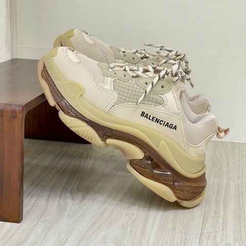 BALENCIAGA TRIPLE S老爹鞋