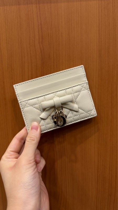 Dior 白羊皮騰格紋Lady Dior Freesia蝴蝶結卡夾