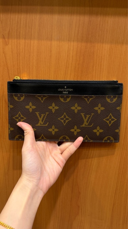 LV 原花黑牛皮8卡扁長夾M80348