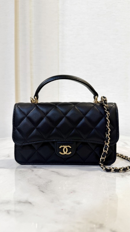 Chanel 黑羊皮金釦mini手把斜背包AP3226