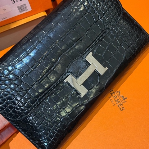 Hermes 愛馬仕黑色 銀扣方塊亮面鰐魚皮 康康long 長款錢包 框O刻 。