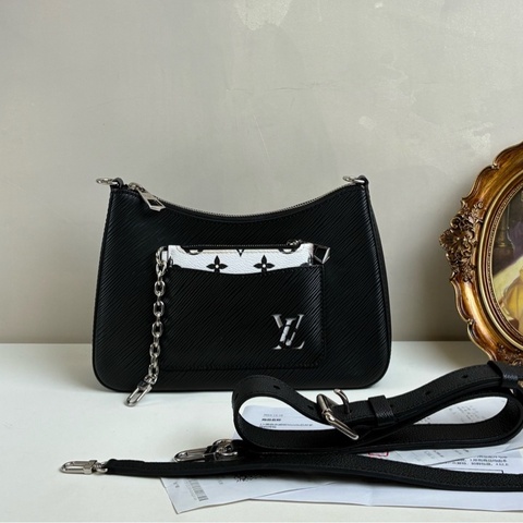 LV/路易威登  Marelle 芯片款 黑色水波紋腋下斜挎包 兩條肩帶