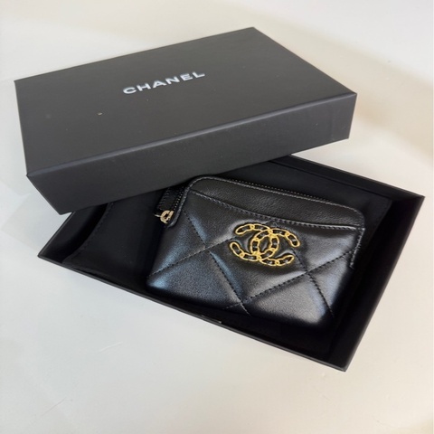 CHANEL｜經典款19 拉鍊吐司錢包