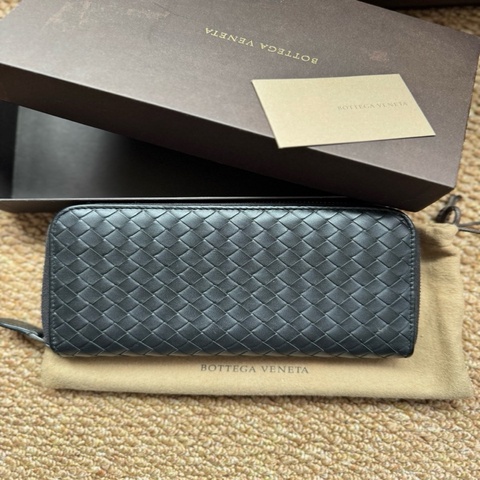 葆蝶家Bottega Veneta  男士黑色編織全拉鍊錢包 98新