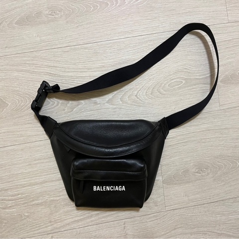 Balenciaga 巴黎世家Everyday 三用胸口包/腰包 黑色