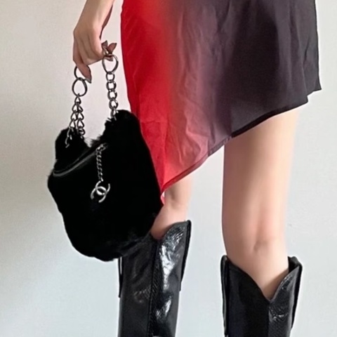 CHANEL香奈兒黑銀色毛毛手提腋下包🐇🐇