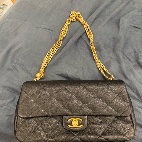 Chanel 愛心調節扣牛皮口蓋包