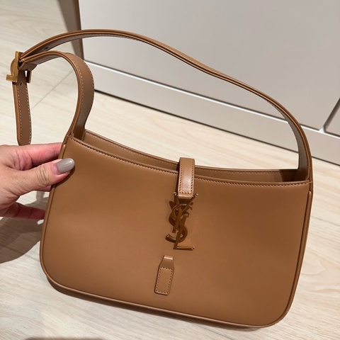 Saint Laurent Le 5 A 7 Mini Hobo 奶茶色皮革腋下包