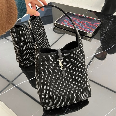 Ysl • 秀款黑色卯釘Hobo肩背包 🈶原廠塵袋