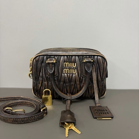 【威選精品】🤎 Miu Miu Too Pretty 仿舊小羊皮保齡球手袋｜芯片款