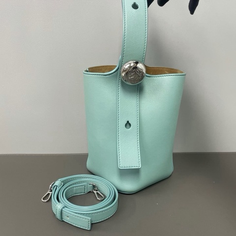 【威選精品】💚 LOEWE Pebble Bucket 湖綠色牛皮水桶包｜Pebble 菜籃子系列